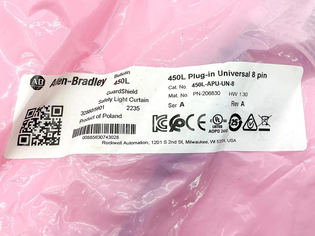 New Allen Bradley 450L-APU-UN-8  Plug-in Universal 8 Pin 24V Ser.A