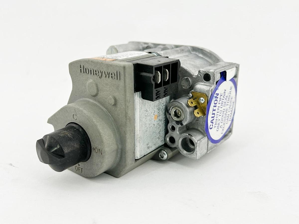 New Honeywell VR8305M4892 Gas Valve Direct Ignition 24V 7A 3.2 Range - No Box