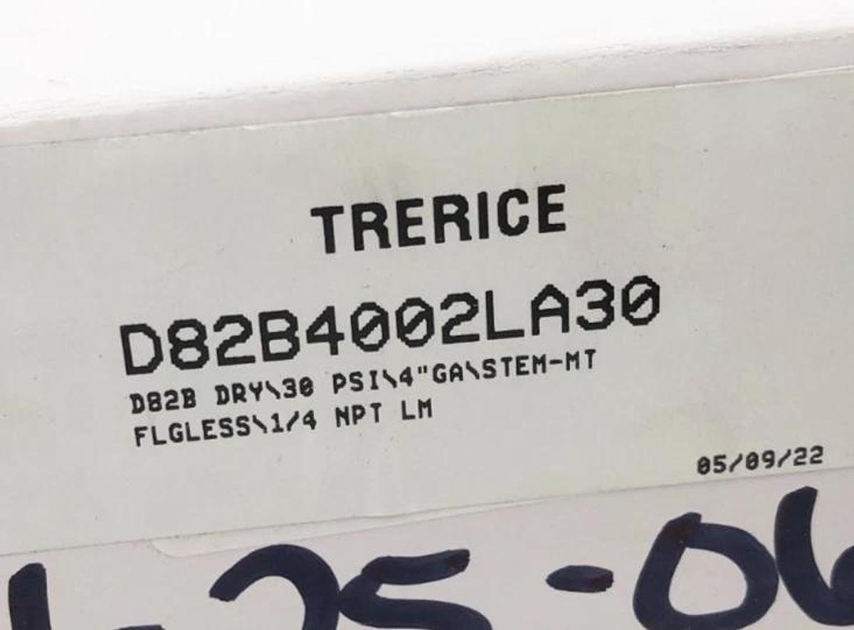Lot of 3 New Trerice D82B4002LA30 Gauges D82B Dry 30psi 4" 1/4" NPT LMT