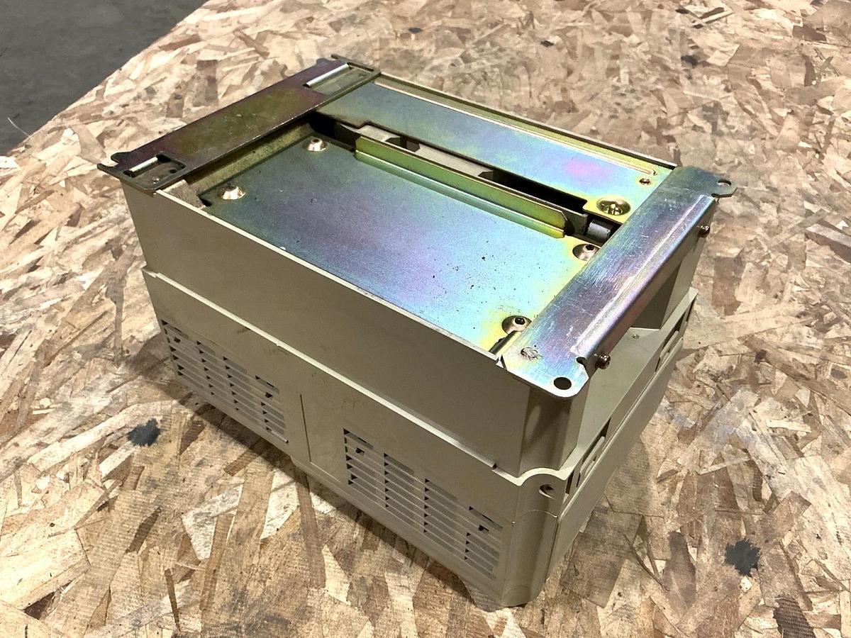 Used Yaskawa CIMR-P7U4011 Varispeed AC Drive 3PH 27A 480VAC FOR PARTS ONLY