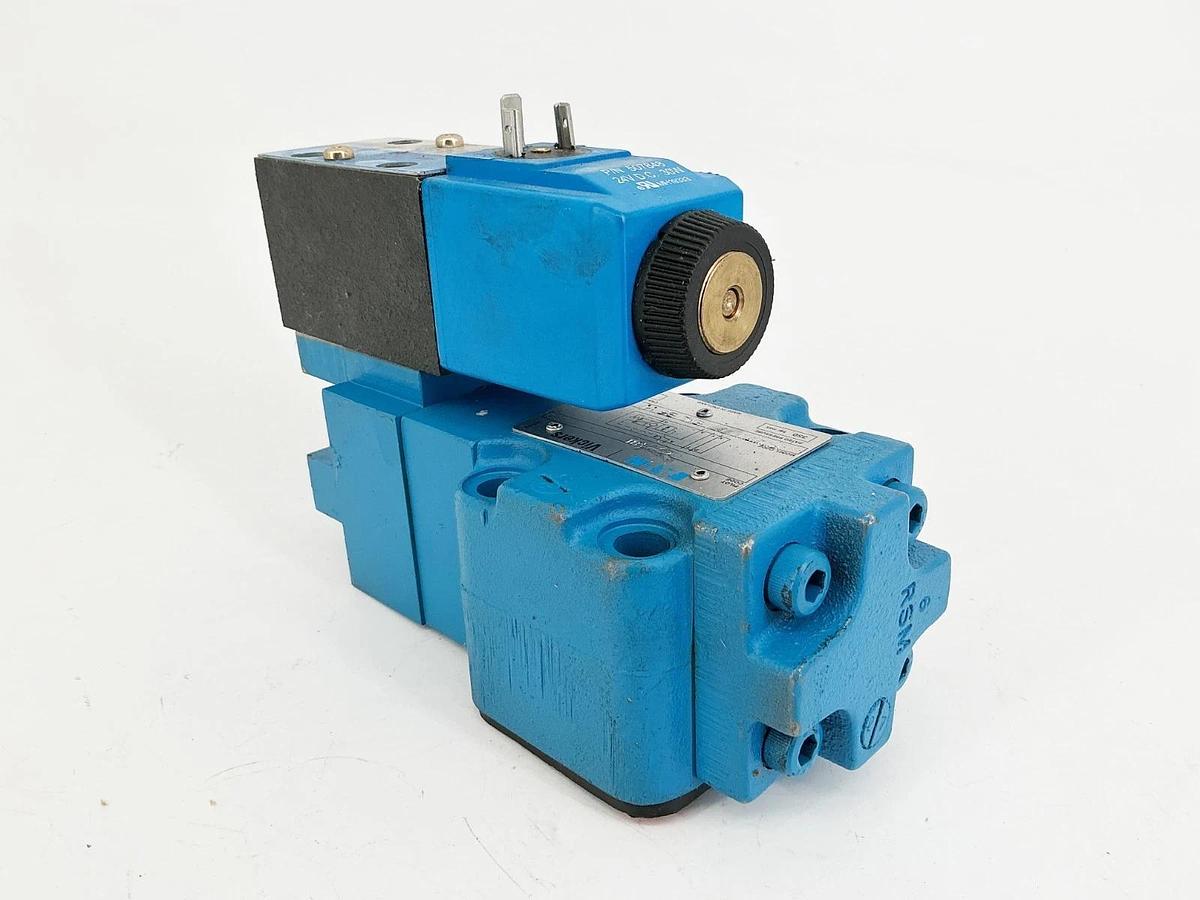New Eaton Vickers PCG5V-6C-1-E-M-U-B6-11 Solenoid Valve 859617 - No Box