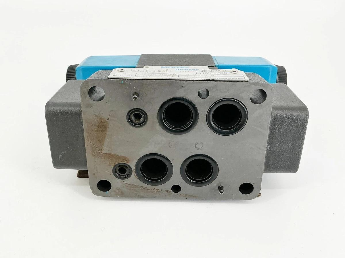 New Vickers DG5S4-042C-2T-M-U-H5-60 Solenoid Valve 5000PSI 24V 30W - No Box