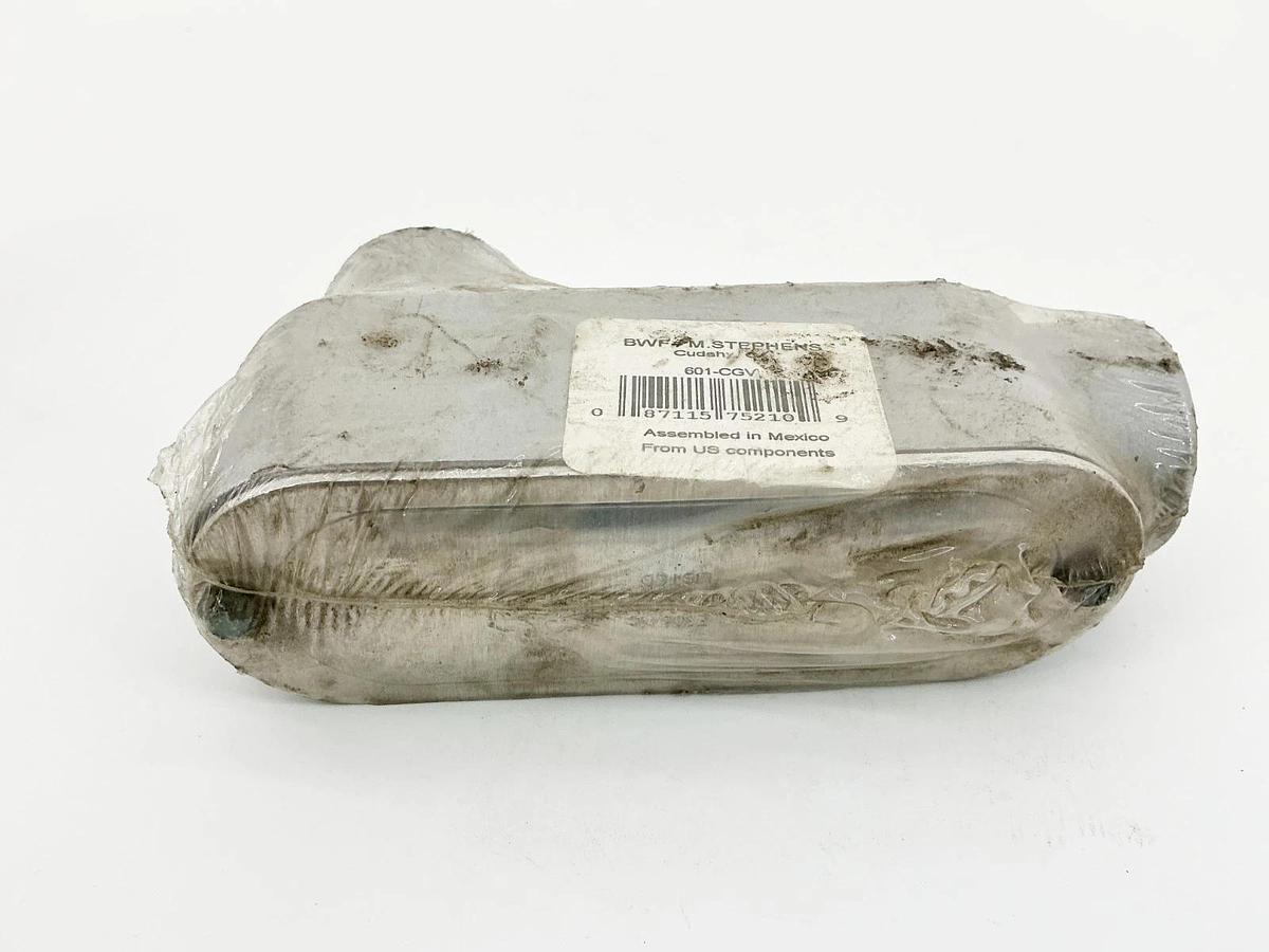 New Lot of 2 BWF 601-CGV Conduit Body 3/4" LB W/Cover and Gasket