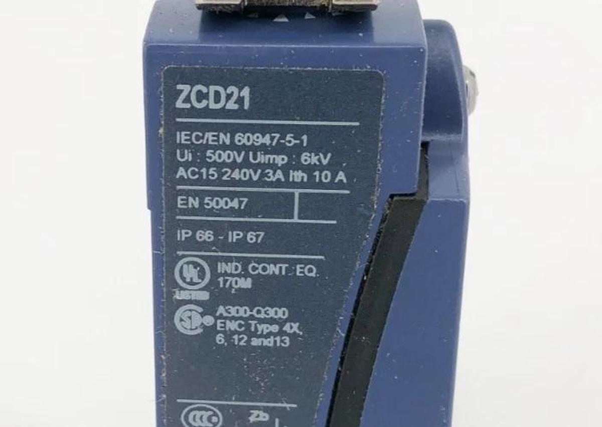 New Telemecanique XCKD2121N12 Limit Switch 240VAC 10A ZCD21 5WJE0