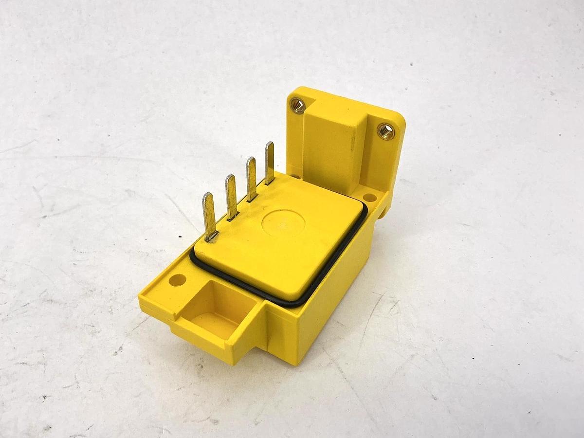 New Banner RPBR Maxi-Beam Power Block 4P 12/240VAC 12/30VDC 26132
