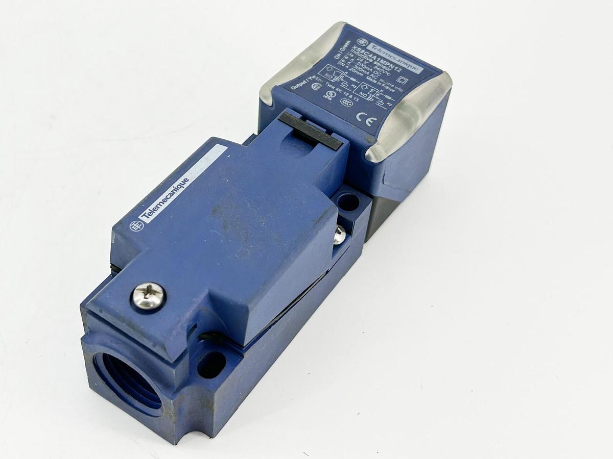 Used Telemecanique XS8C4A1MPN12 Proximity Sensor 2-Wire 249V