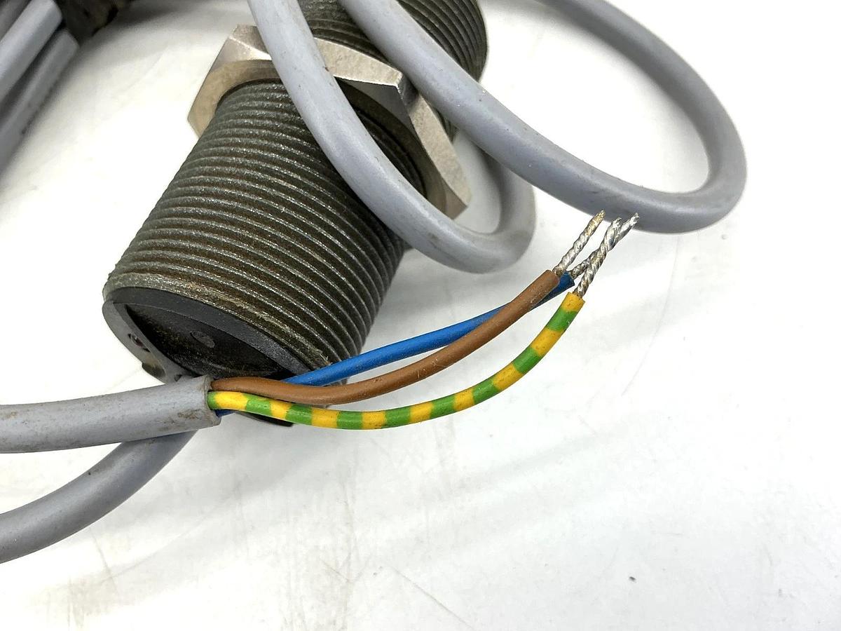 Used New Turck Bi10-GT30-ADZ30X2 Inductive Proximity Sensor Sn=10mm 20-250VAC/VDC