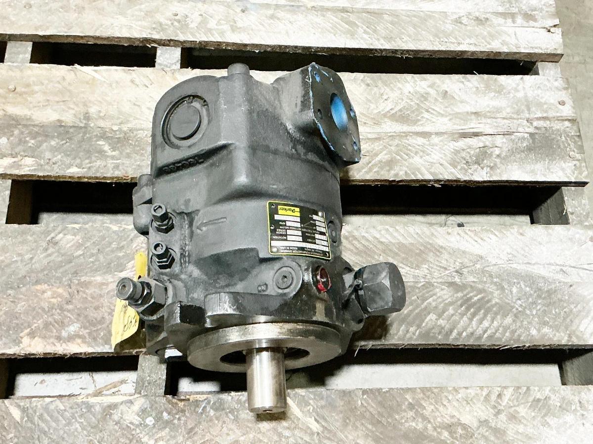 Used Parker PAVC6592L4HM13 Gear Pump 3000PSI 48HP 1800RPM