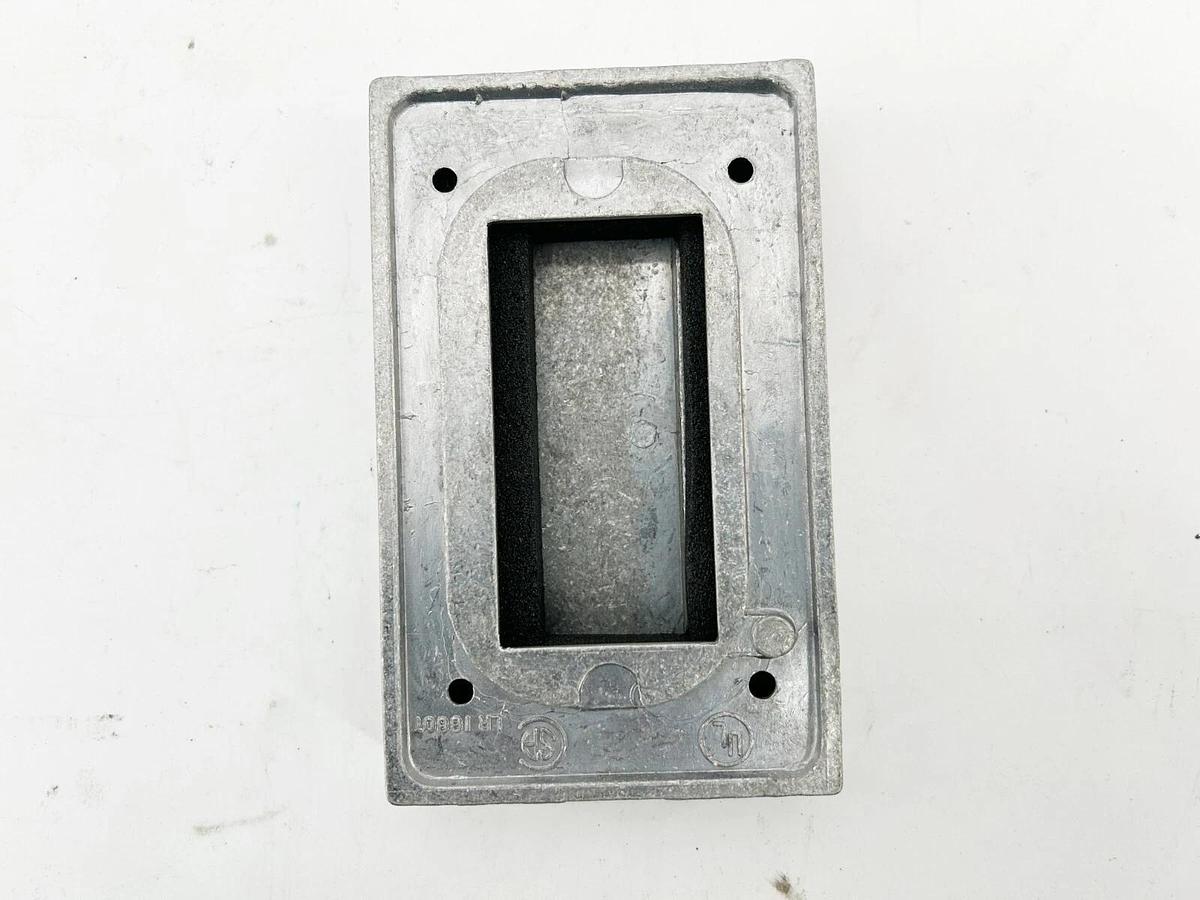 New Crouse Hinds WLGF FS Receptacle Cover 1 Gang GFCI FS Mount-Horizontal