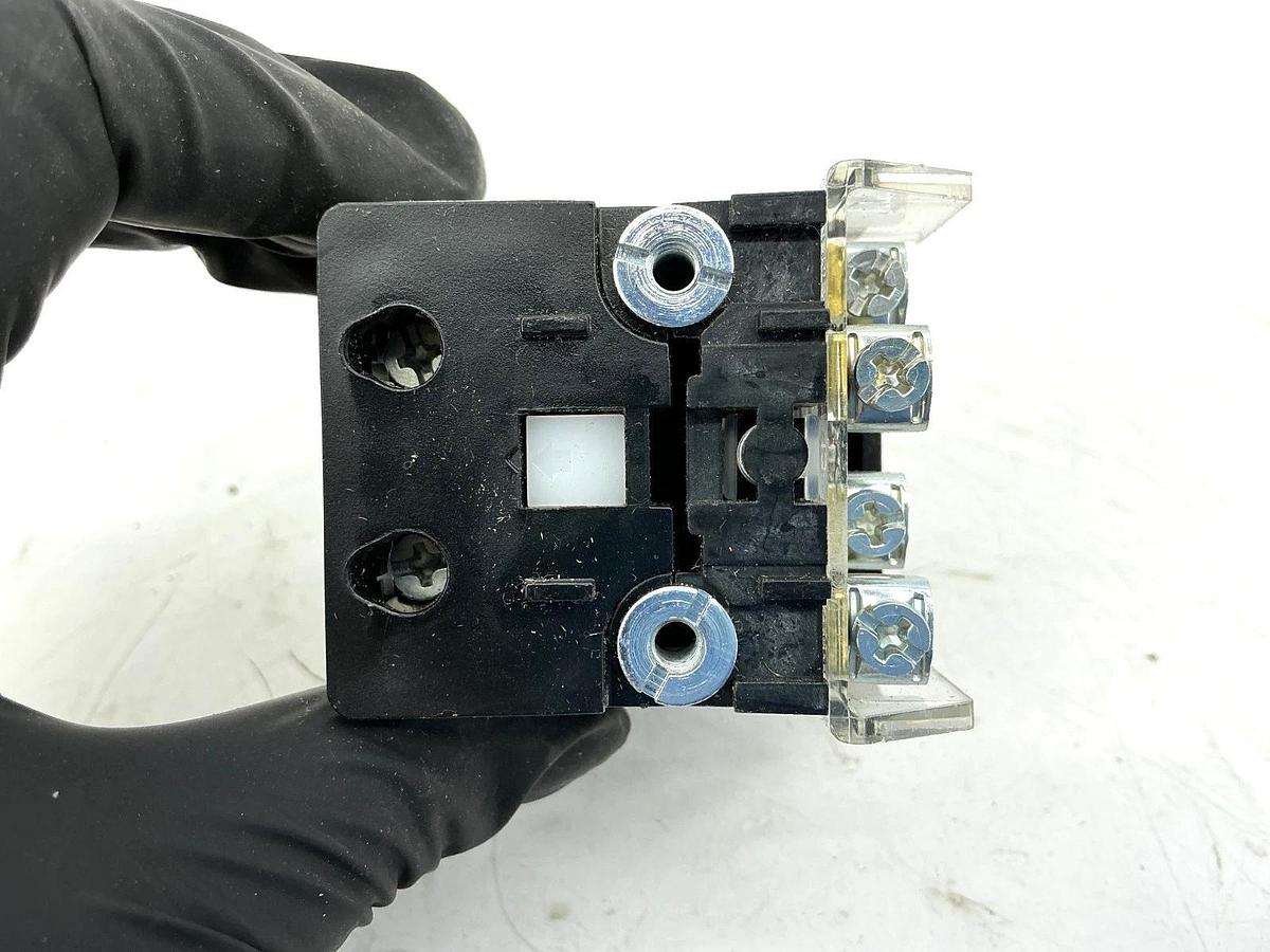 New Allen Bradley 800T-2JGH4KB7AX Ser V Selector Switch Green LED No Cap -No Box
