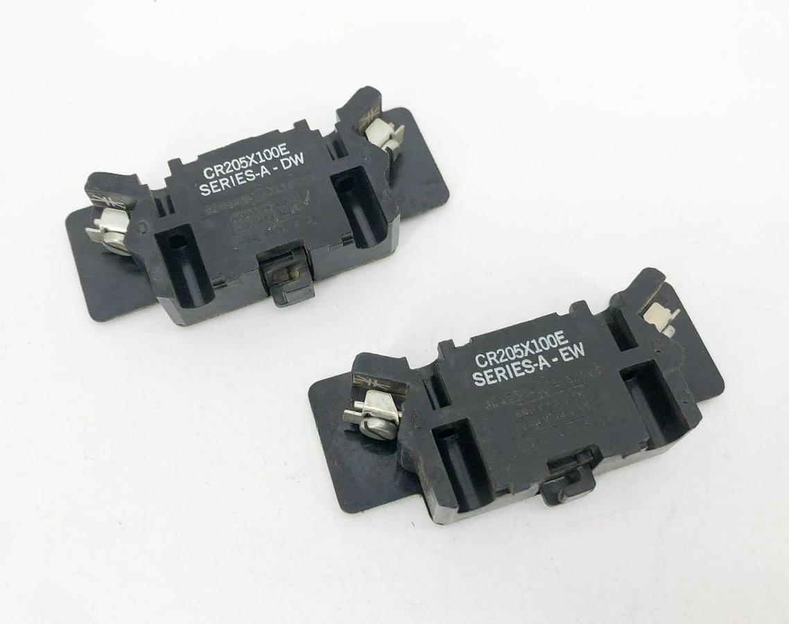 Lot of 2 New GE General Electric CR205X100E Auxiliary Contacts 600VAC 250VDC