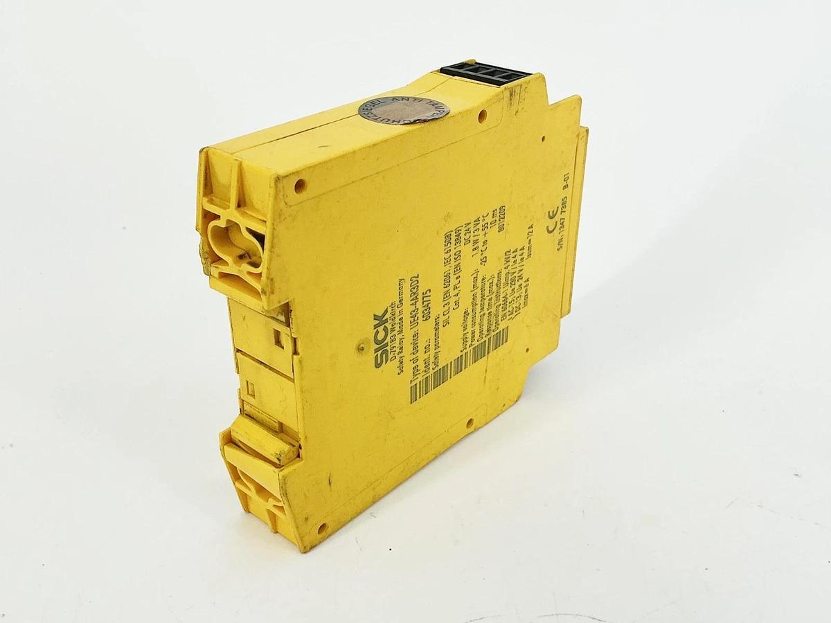 Used Sick UE43-4AR3D2 Safety Relay 24VDC 1.8W 3VA 6034775