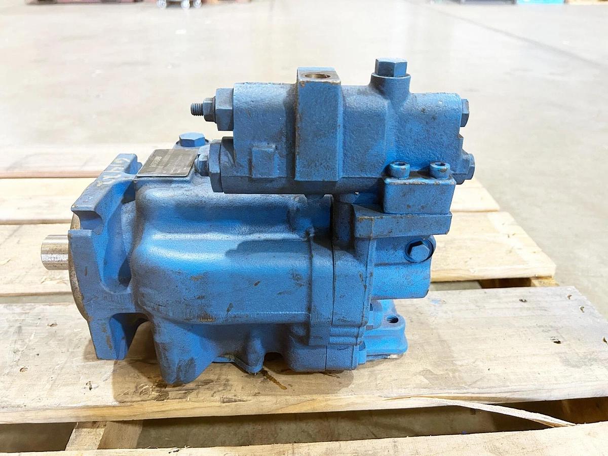 Used Vickers PVH57QIC-RF-1S-10-C25V-31 Hydraulic Piston Pump