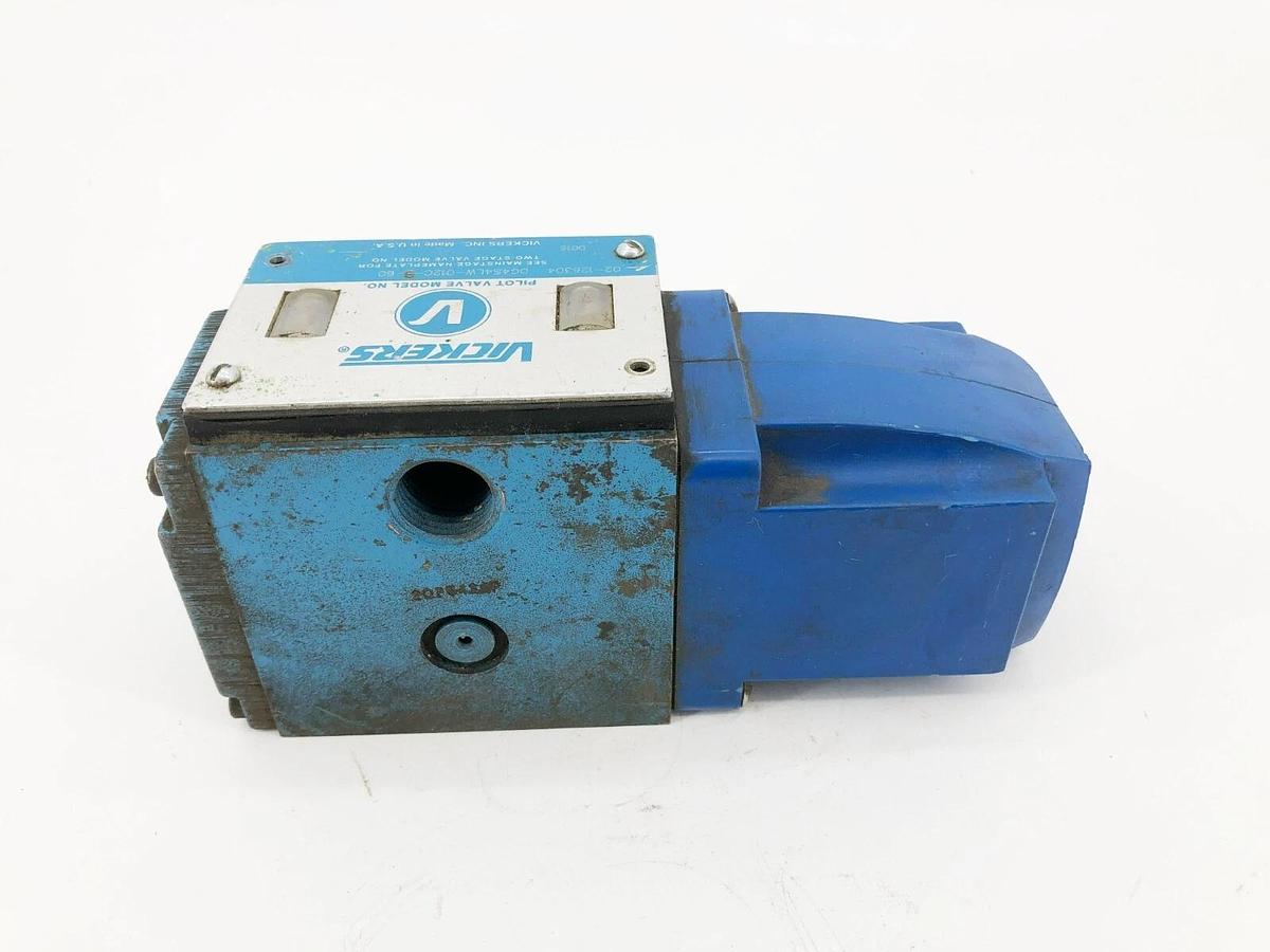 Used Vickers DG4S4LW-012C-B-60 Pilot Valve 120V Coil 02-126304
