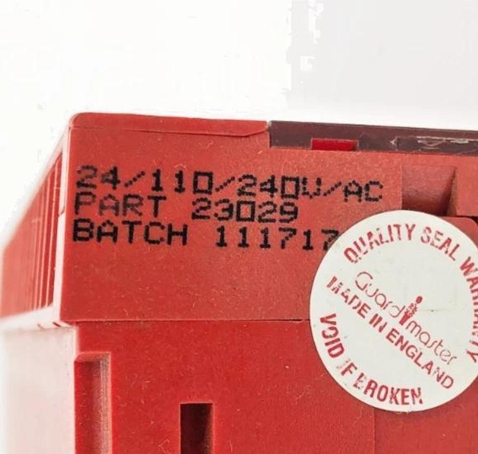 Used Allen Bradley 23029 Guardmaster Minotaur Safety Relay 24/110/240V MSR10 RD