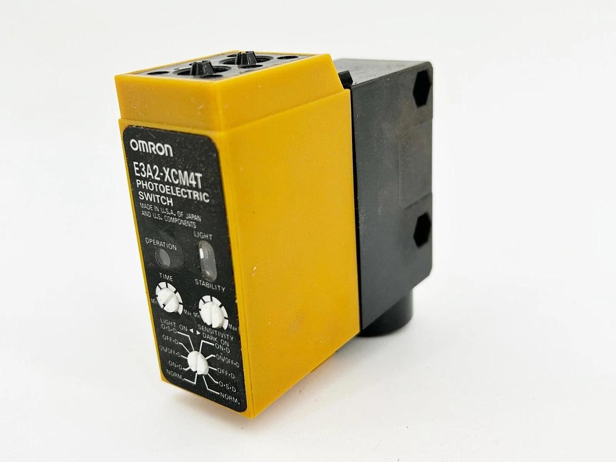 New Omron E3A2-XCM4T Photoelectric Sensor Fiber Optic 240VDC