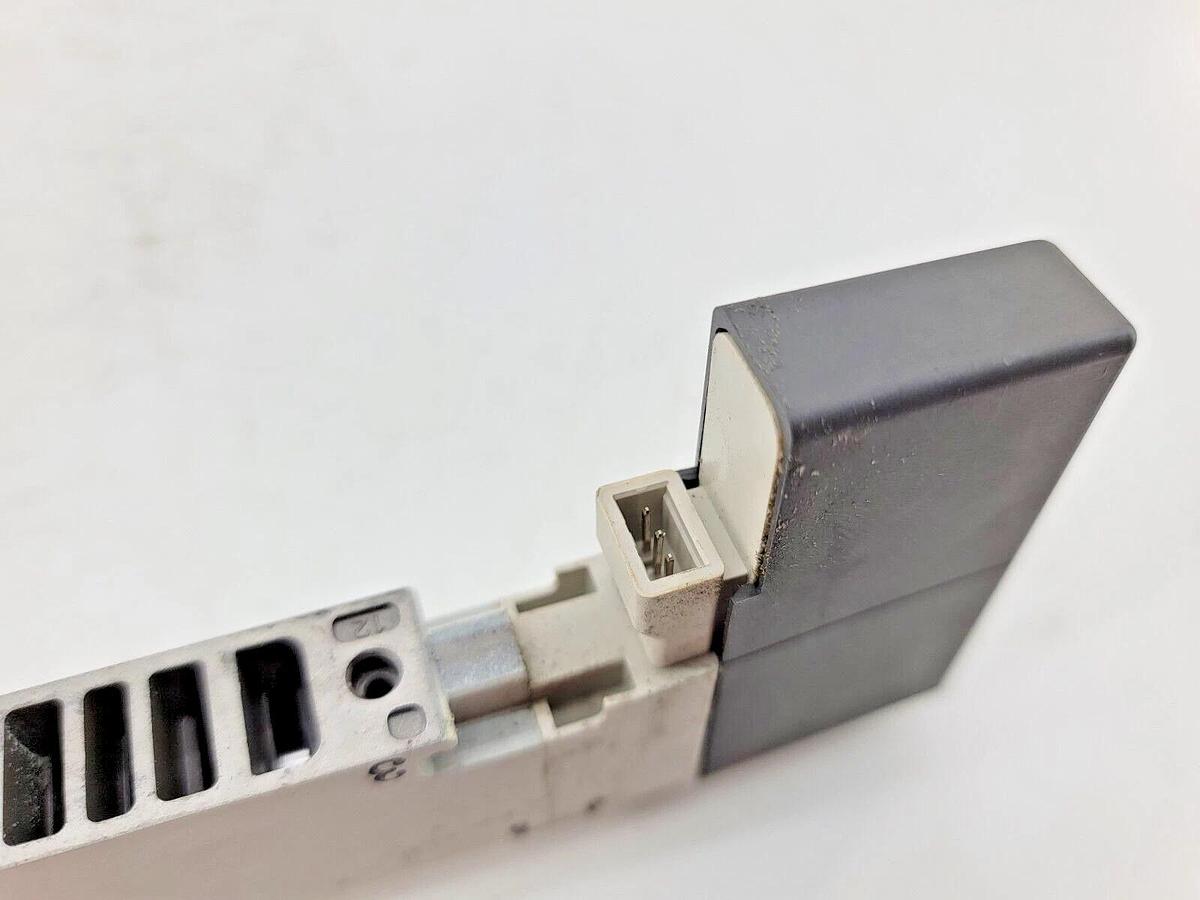 Used SMC VQC2301N-5C Solenoid Valve 24VDC 3Pos Closed Center