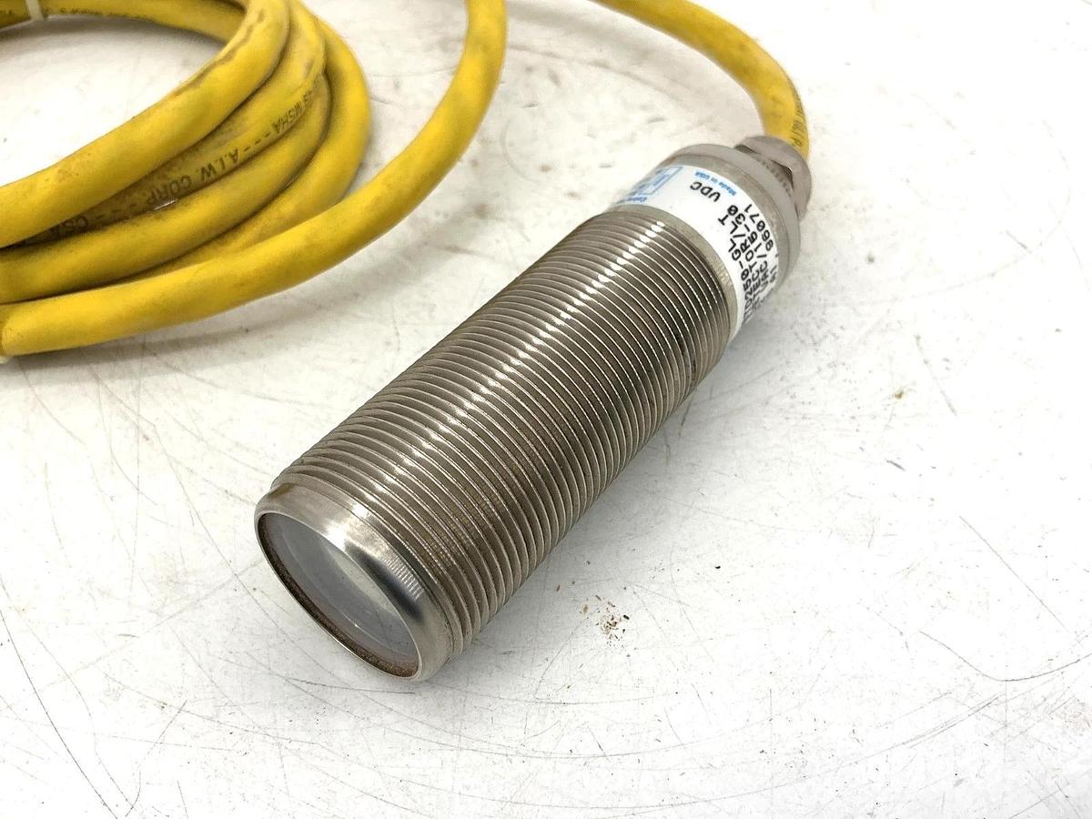 New Eaton Cutler-Hammer E58-30TD250-GL Ser A1 Photoelectric Sensor 132VAC 30VDC