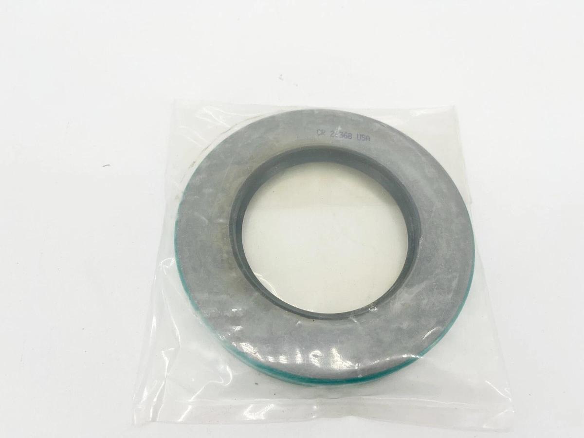 New SKF CR 26368 Oil Seal 2.625" Shaft 4.438" OD 0.438" Width