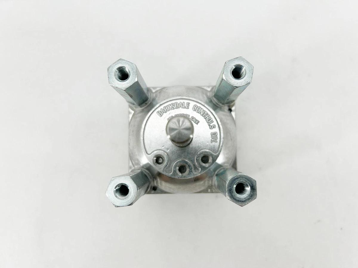 New Barksdale 9022-M-KK Directional Control Valve 3/8" MC2-75-106-B - No Box