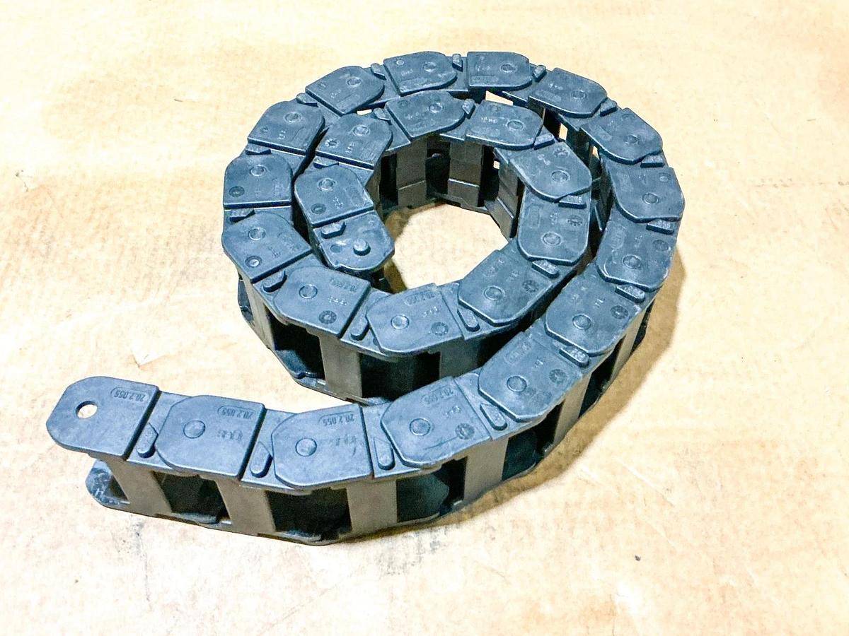 Used Igus 20.2.055 Cable Hose Wire Way Flex Track 34" 26 Links