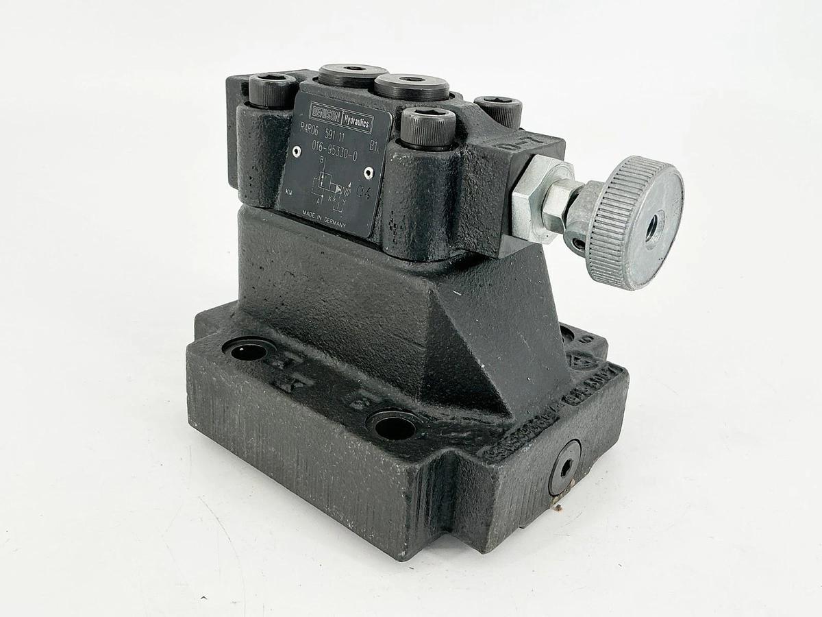 New Denison R4R06-591-11-016-95330-0 Pressure Relief Valve S16-95428-0 - No Box