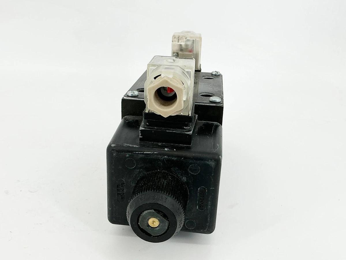Used Denison 3D02-34-751-0902-00B1W0-1351 Solenoid Valve 115V 60Hz 0005083