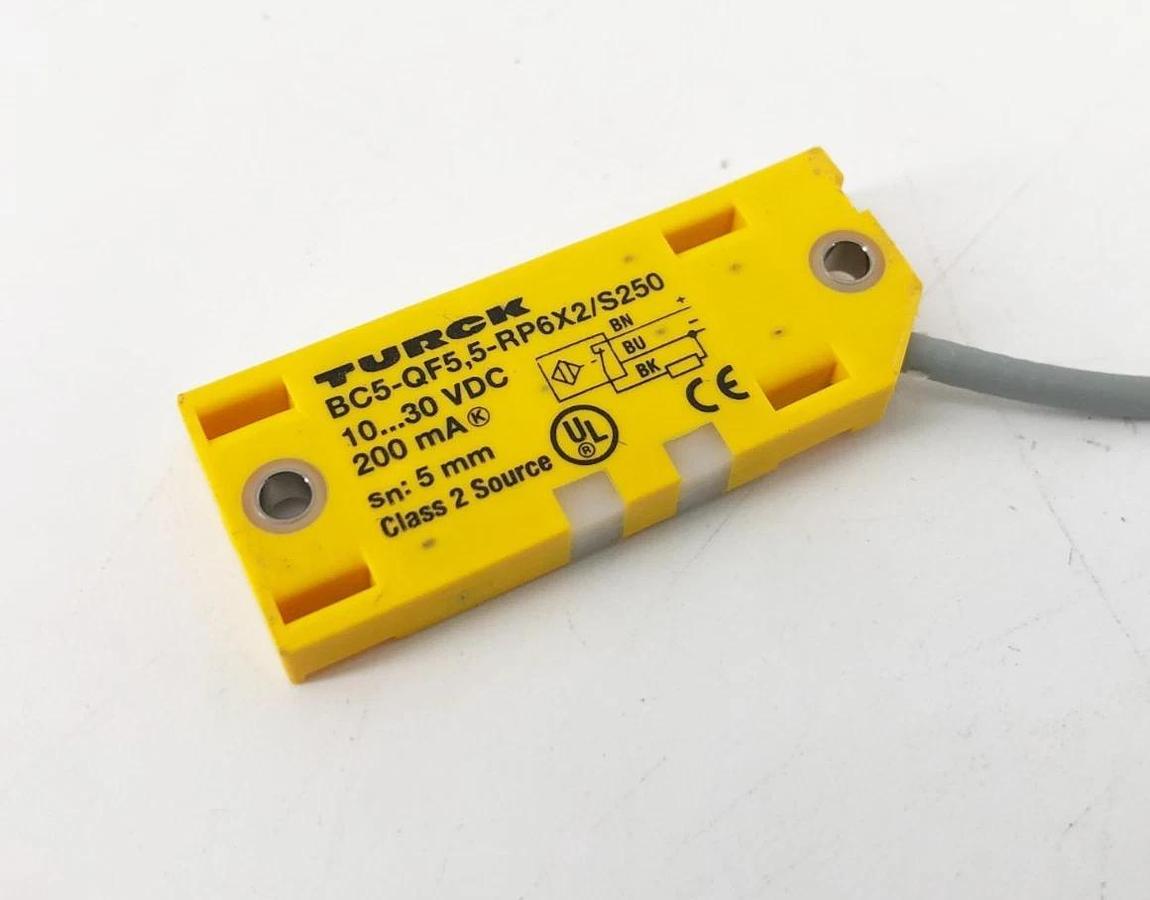 New Turck BC5-QF5,5-RP6X2/S250 Proximity Sensor 10-30VDC 2620127 - No Box