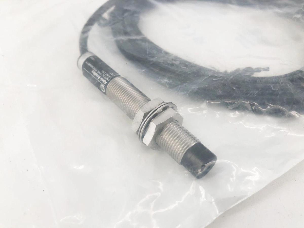 New Allen Bradley 871T-L4B12 Ser. B Inductive Proximity Sensor 10-30VDC