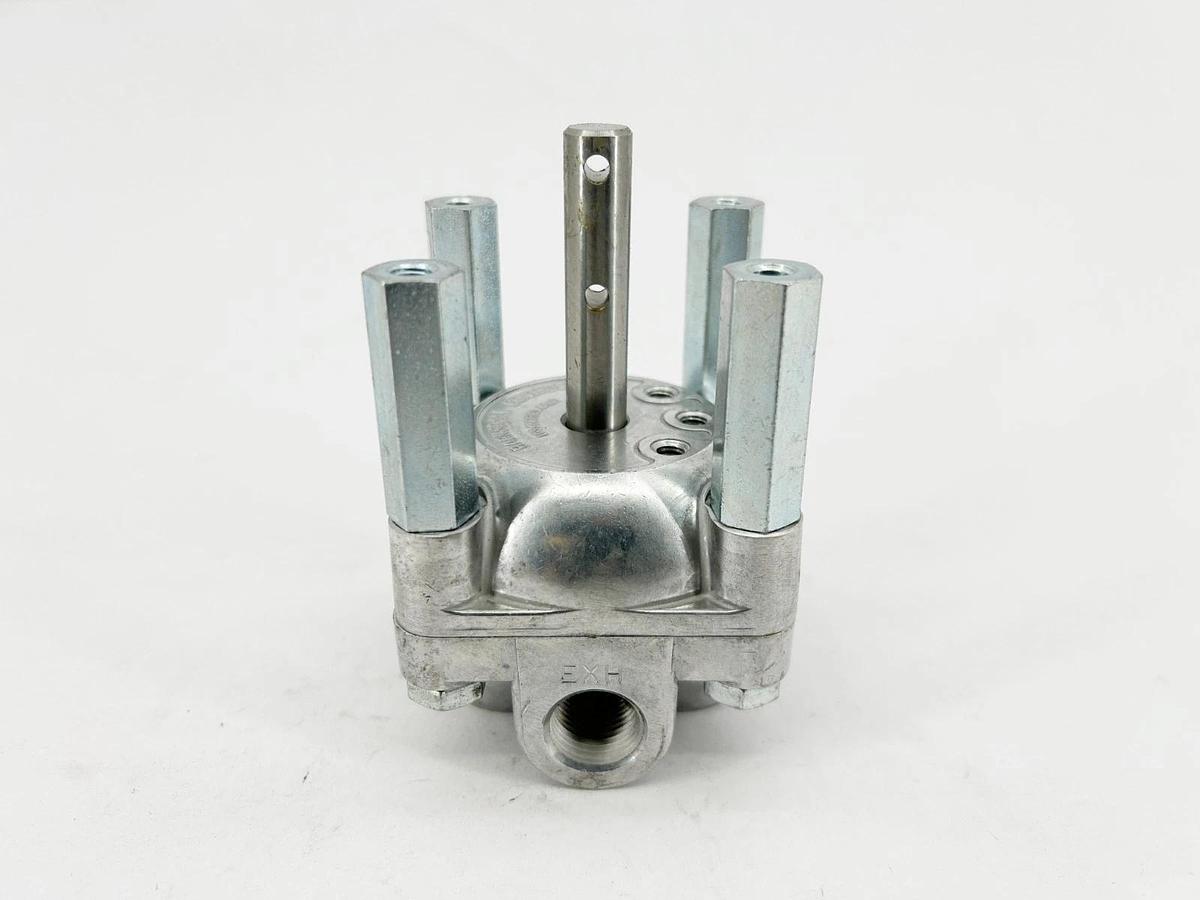 New Barksdale 9022-M-KK Directional Control Valve 3/8" MC2-75-106-B - No Box