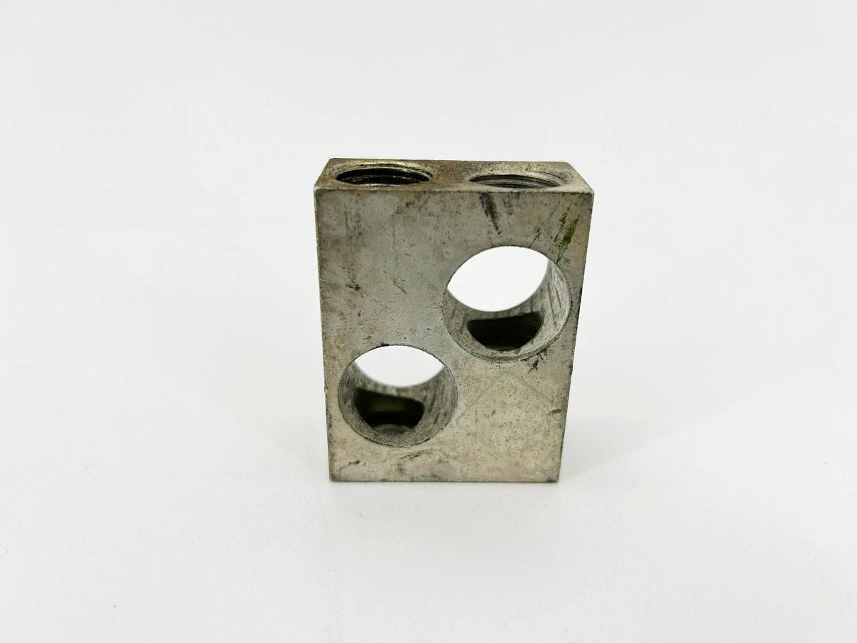 New Ilsco D3168 Terminal Lug, (2)500MCM-4/0, AL9CU missing screws