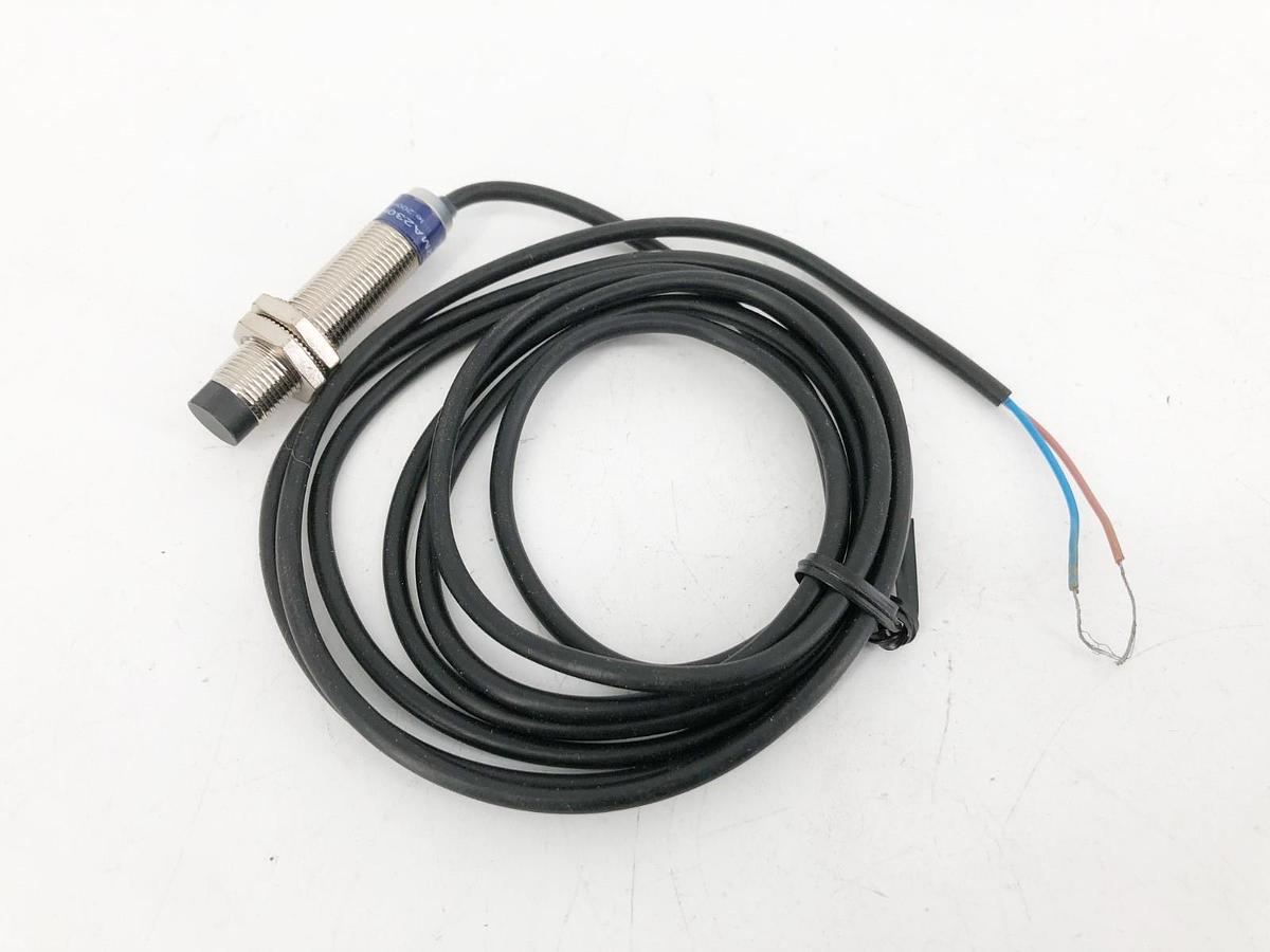 New Telemecanique XS2M12MA230K Proximity Sensor 24-264V 4-Pin - No Box