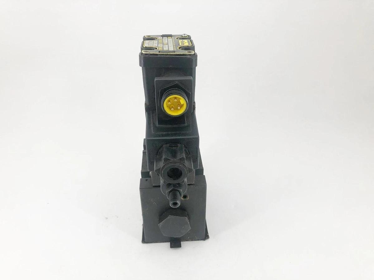 New Parker D31VW1C4NYCF7-75 Hydraulic Directional Control Valve 120V 5000psi