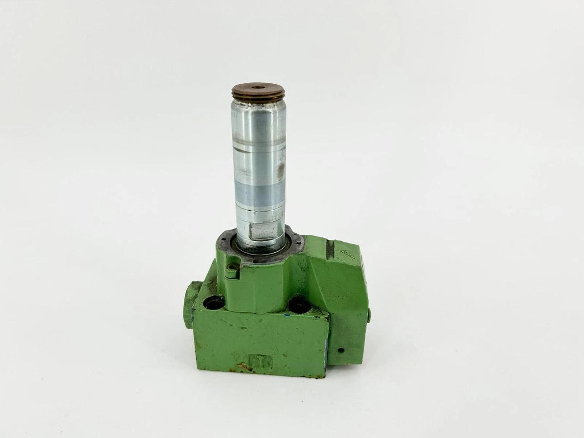 Used Rexroth R900566289 Directional Poppet Valve, M-3SEW6U3X/630MG24N9K4 - No Knob