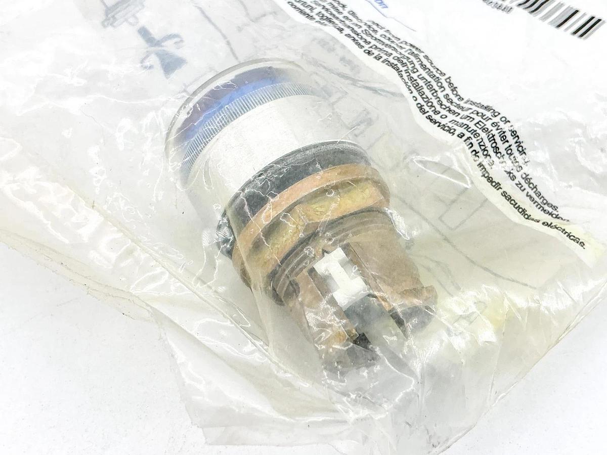 New Lot of 2 Allen Bradley 800EM-LF6 Illuminated Flush Push Button Blue Ser.A