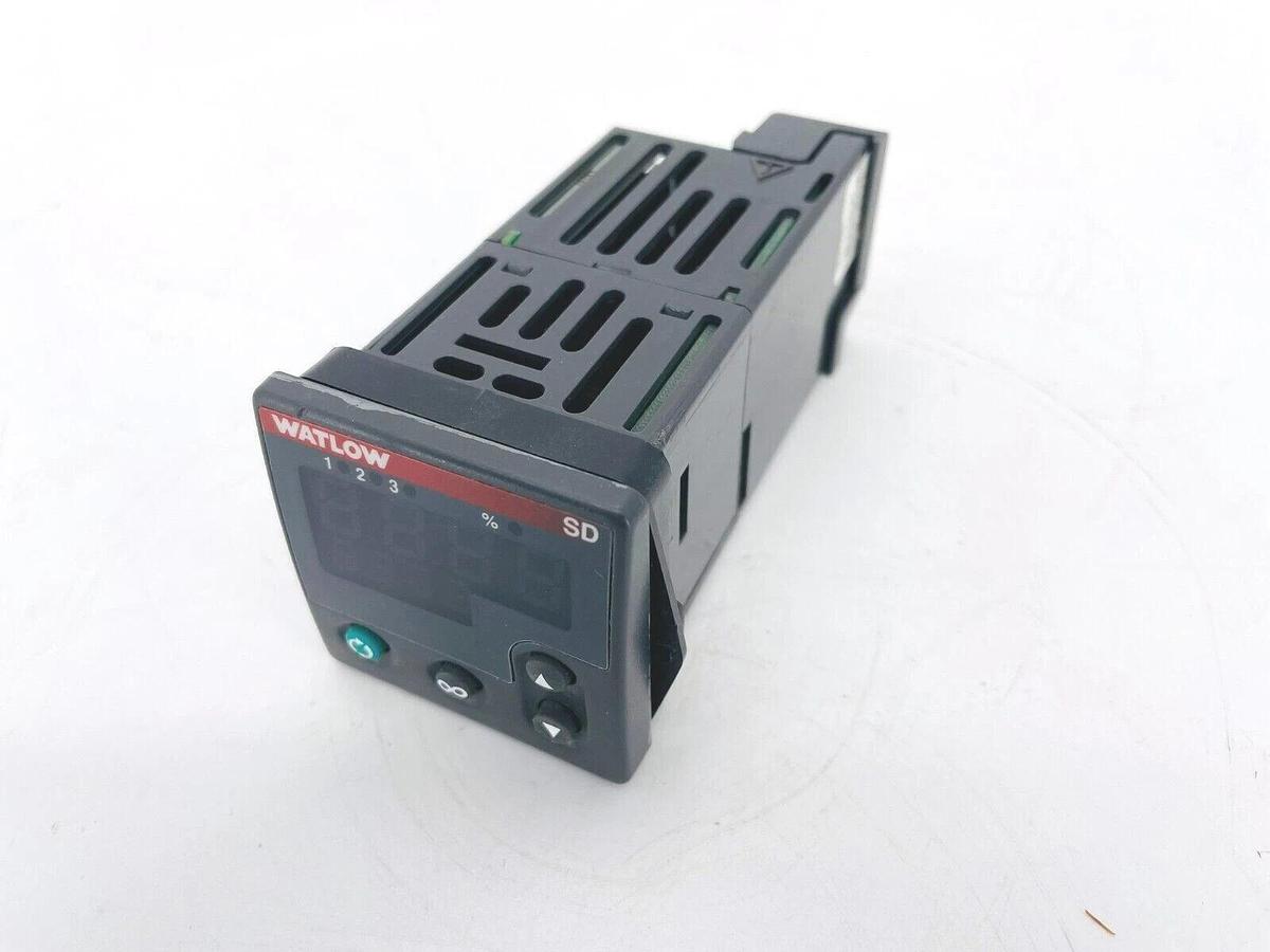 Used Watlow SD6C-HCJF-AARG Controller 100-240V 1/16DIN