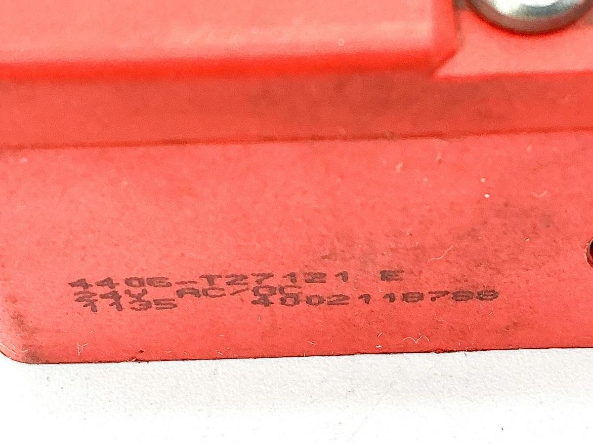 Used Allen Bradley 440G-T27121 Guardmaster Lock Switch 24V Ser.E TLSZL-GD2