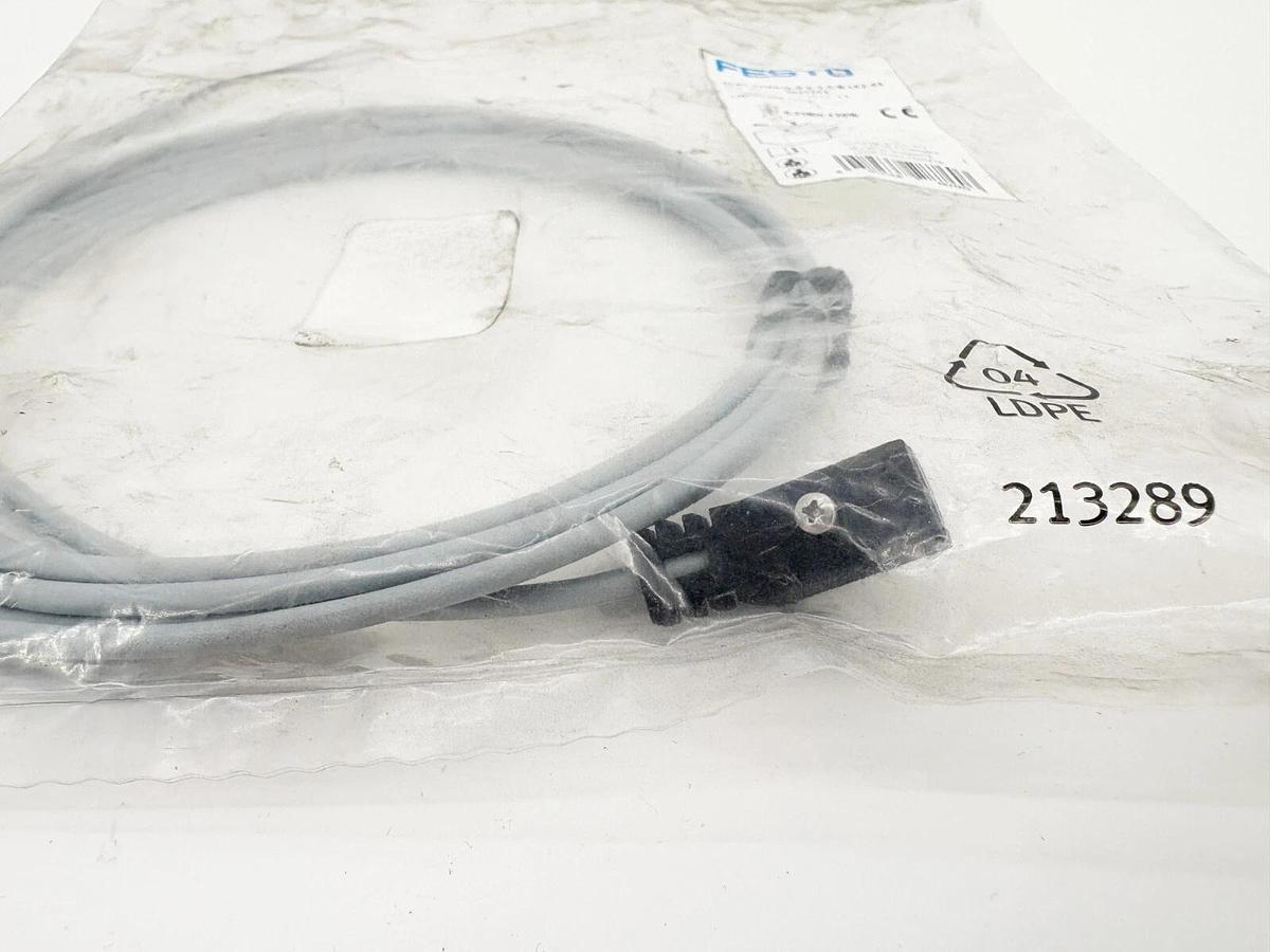 New Festo NEBV-Z4WA2L-P-E-2.5-N-LE2-S1 Connecting Cable 8047671 2.5m Length