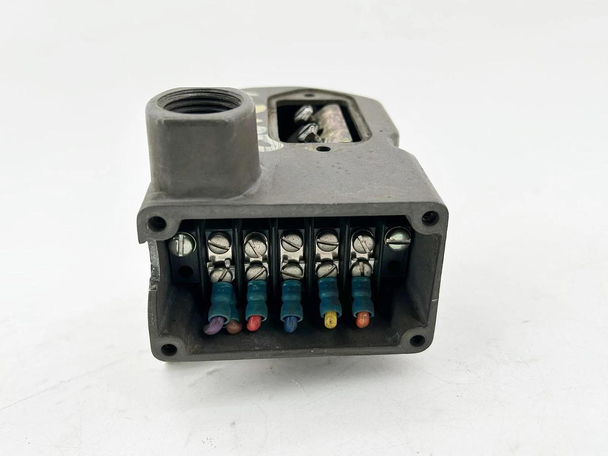 Used Barkdale D2T-A150SS Pressure Switch 1.5-150PSI 480V - Missing Parts