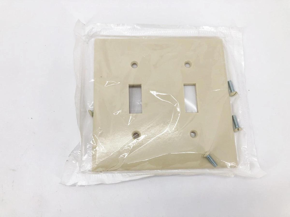 Lot of 25 New Leviton 001-86009 Ivory Wall Plates 2-Gang Toggle Switch