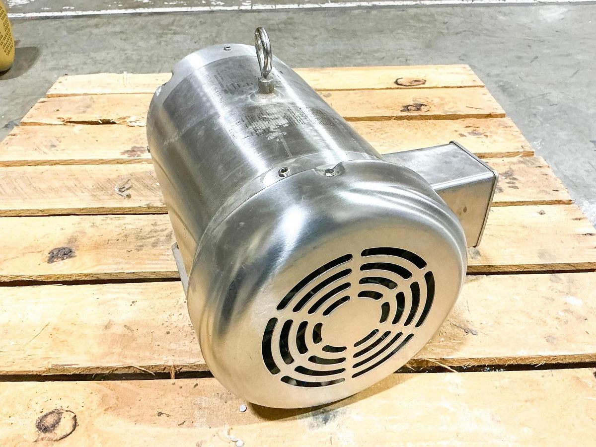 New Baldor CESSWDM3710T Electric Motor 460V 3PH 7.5HP 19A 1770RPM 37J639T864G1