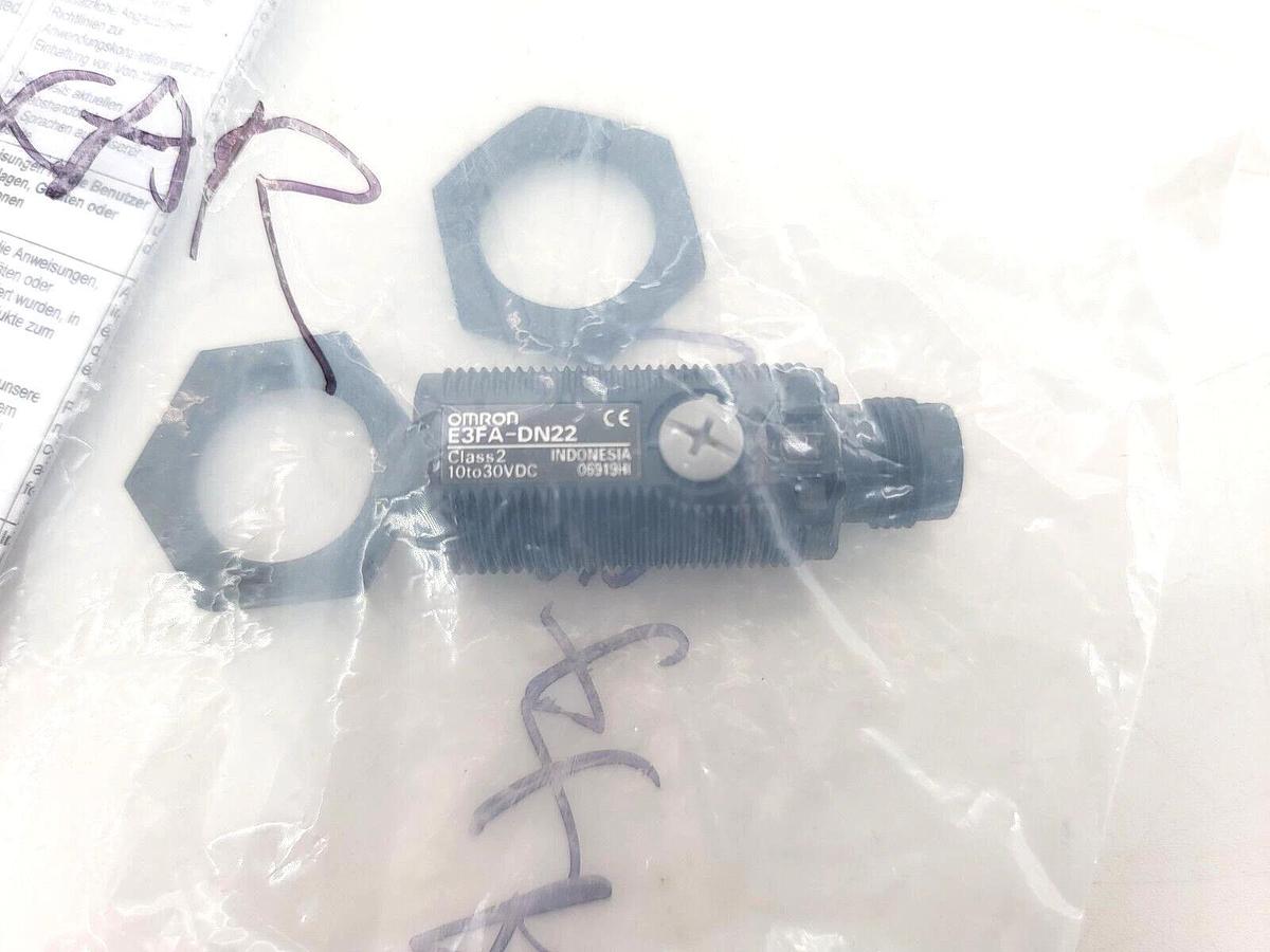 New Omron E3FA-DN22 Photoelectric Sensor 10-30VDC M12 300mm
