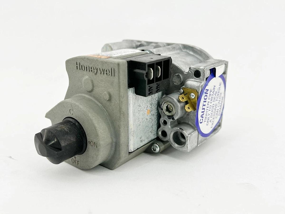 New Honeywell VR8305M4892 Gas Valve Direct Ignition 24V 7A 3.2 Range - No Box