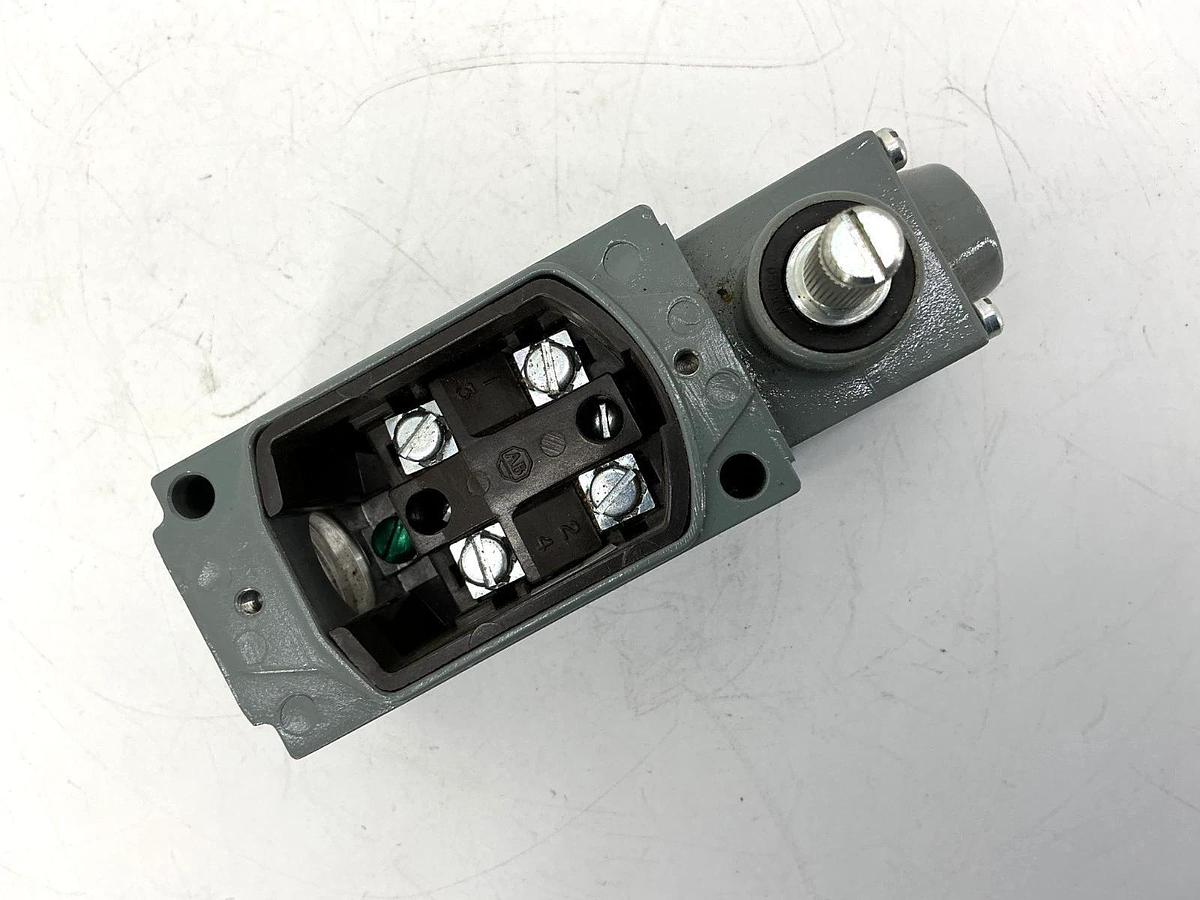 New Allen Bradley 802T-AMW4 Ser D Oiltight Limit Switch 10A 600VAC - No Box