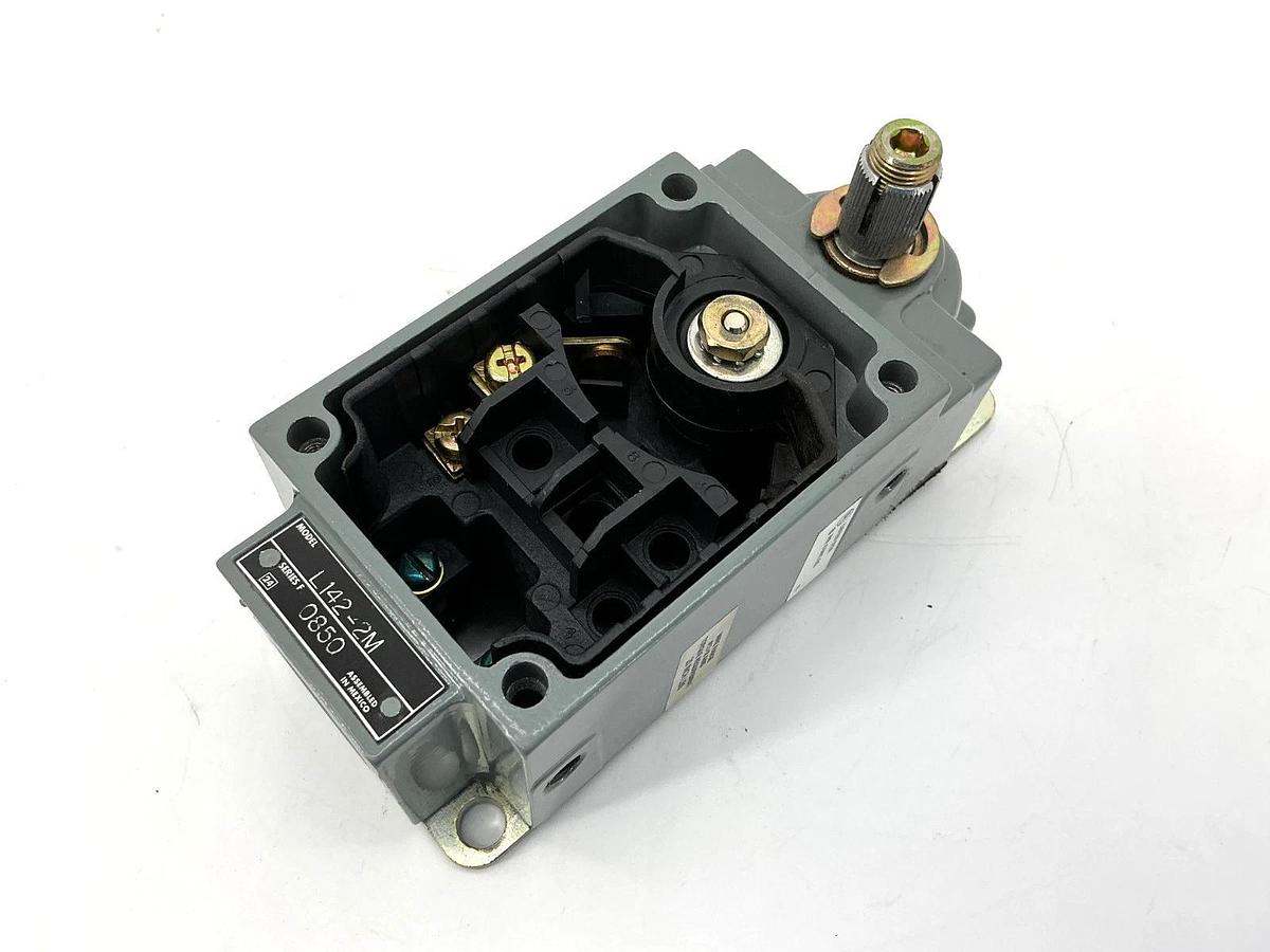 New Square D L142-2M Ser F Limit Switch RB Denison Lox-Switch 10A 600VAC L1422M