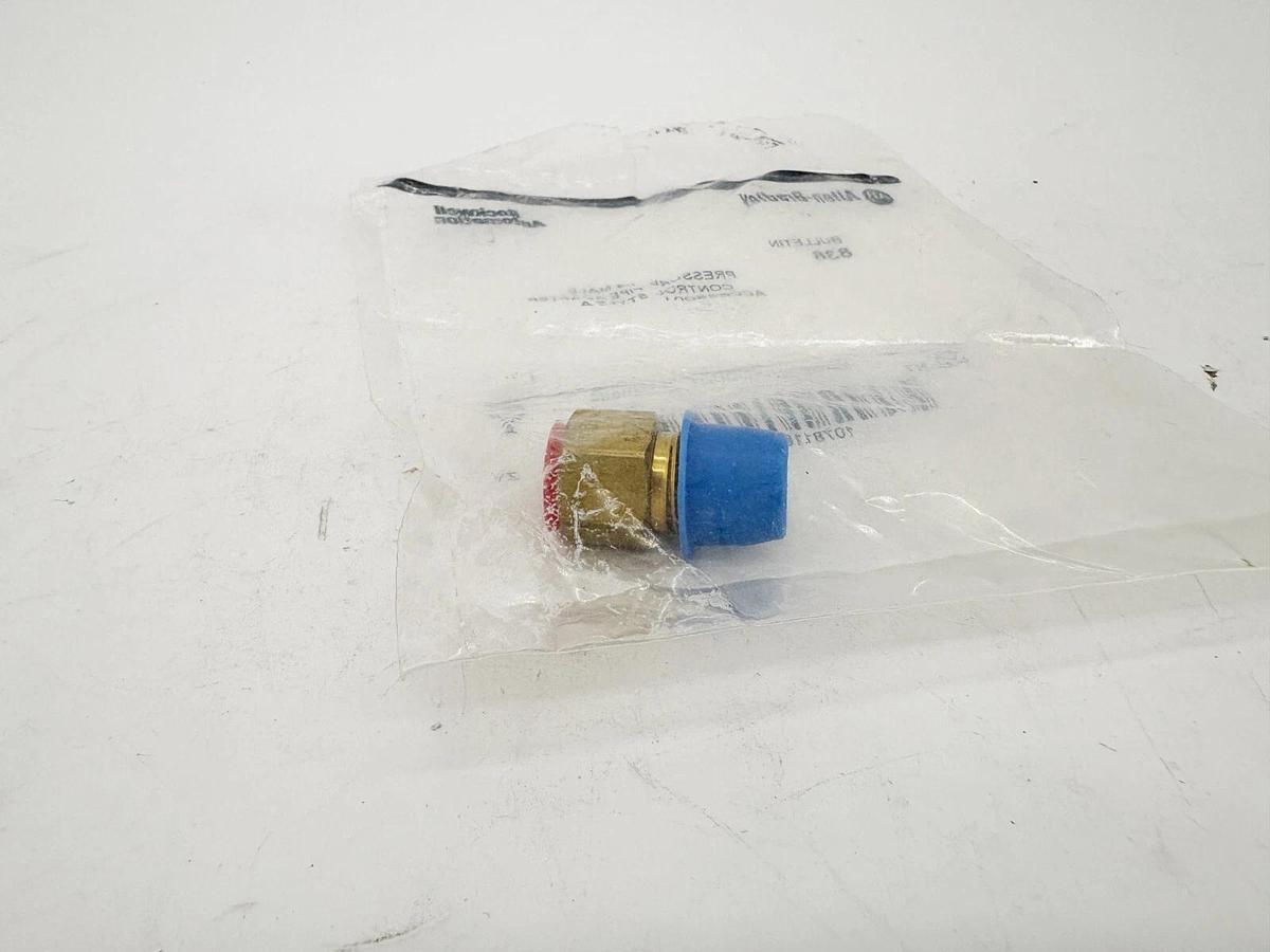 New Allen Bradley 836-N1 Pipe Adapter 1/4" Male Style A Pressure Control Acc.