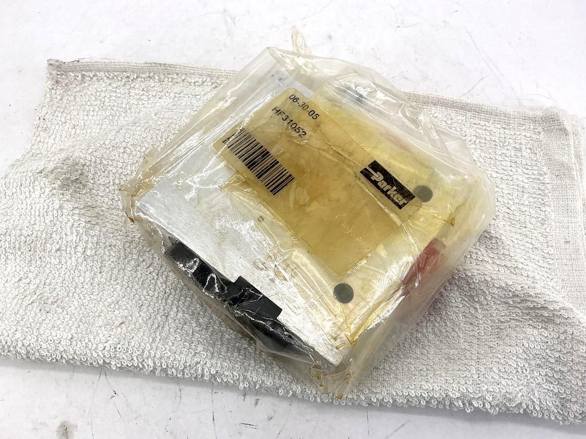 New Parker HF31052 Valve Block Silver