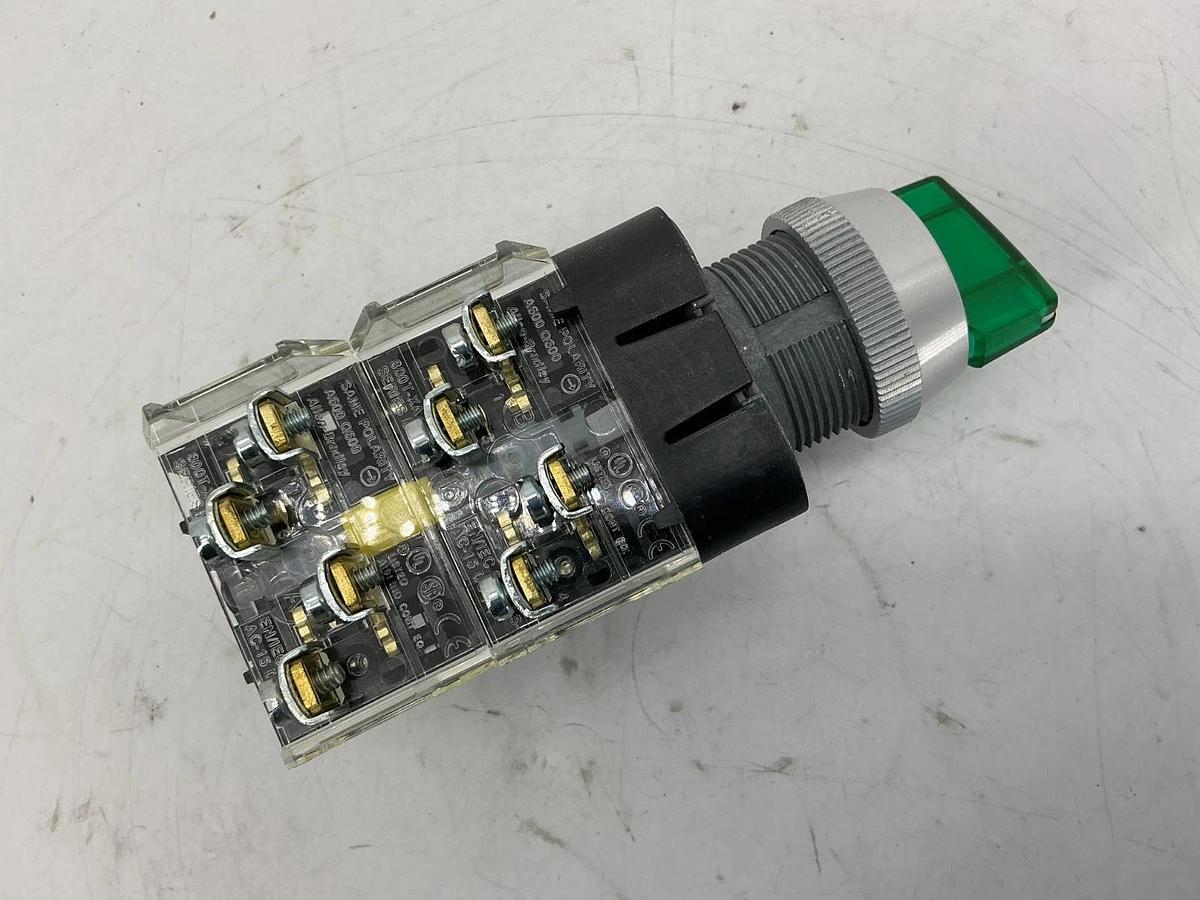 New Allen Bradley 800T-16HGH2KB6AA Ser V Selector Switch 2Pos Green LED 120V