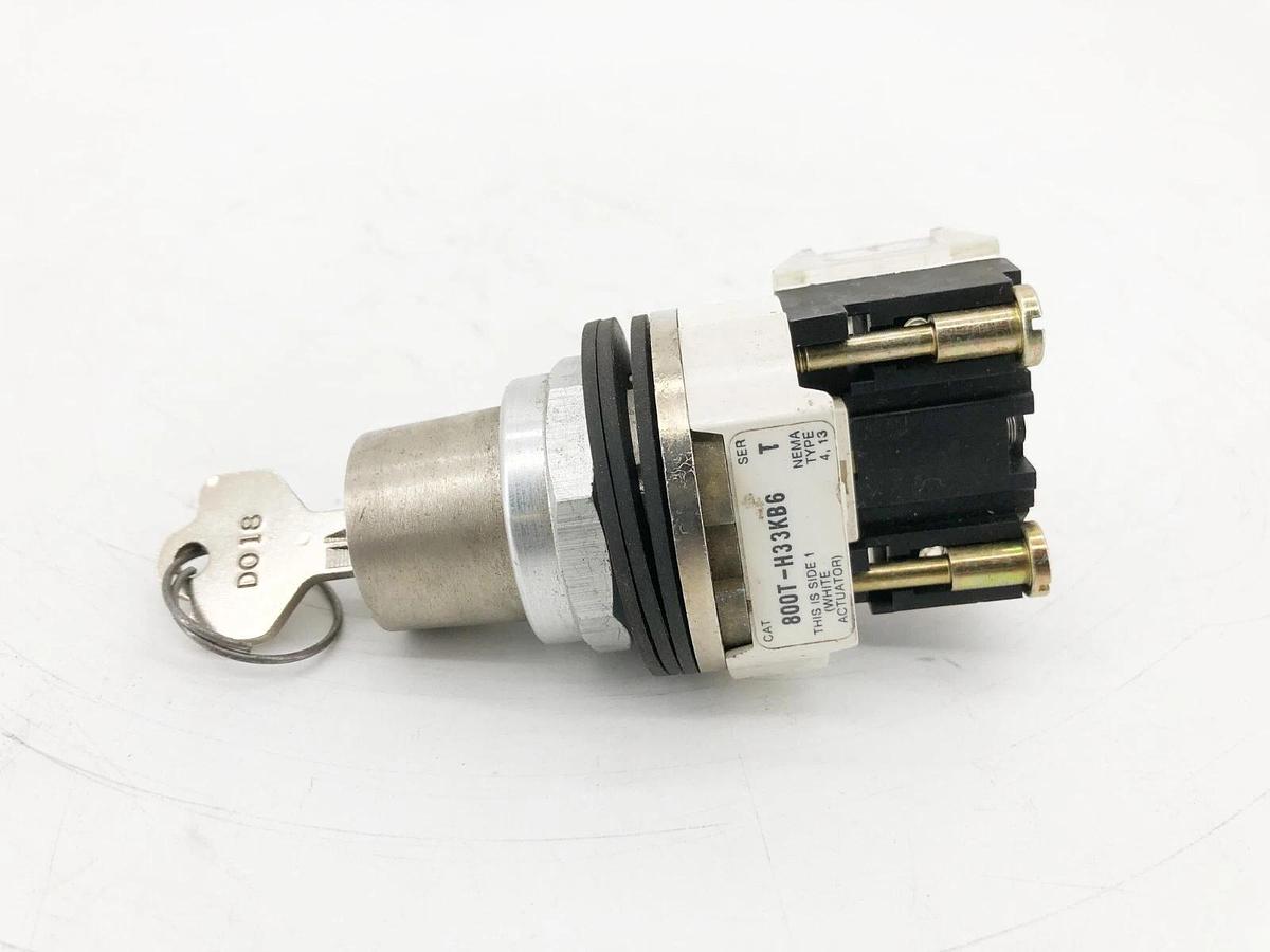 New Allen-Bradley 800T-H33KB6 Ser. T Selector Switch - No Box