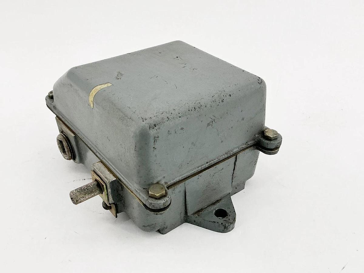 Used Cutler Hammer E84AAN Mill-Type Limit Switch Control 2200V 2NO-1NC NEMA 4
